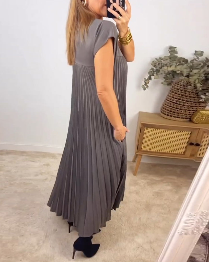 Chic plisseret kjole, nem at style op eller ned med accessories.