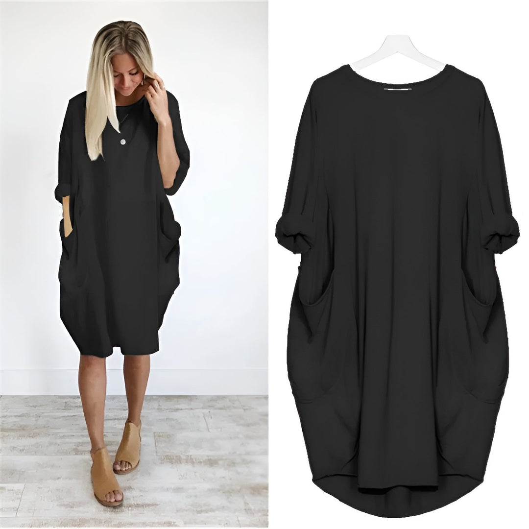Elegant plus size damekjole i løs pasform med praktiske lommer. Perfekt hverdagskjole.