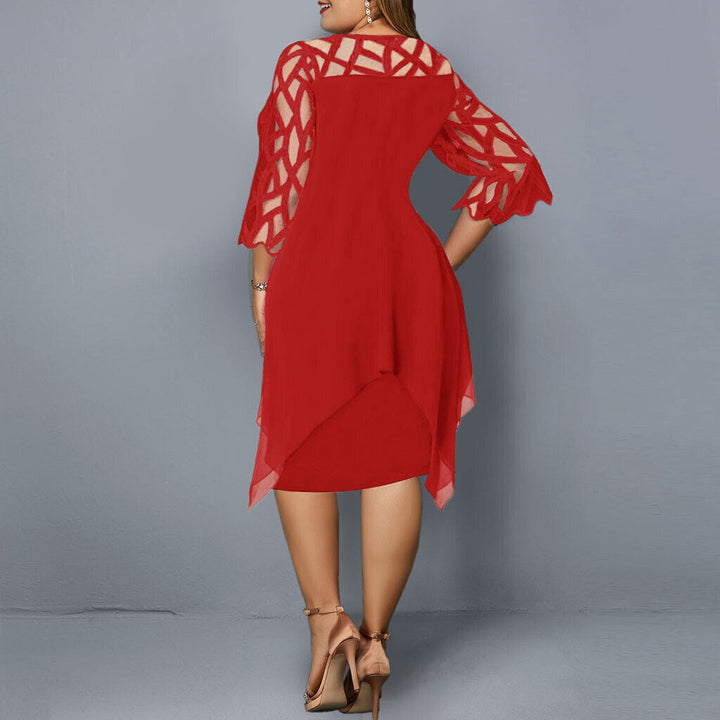 Smuk plus size sommerkjole i åndbart materiale. Elegant design og behagelig pasform.