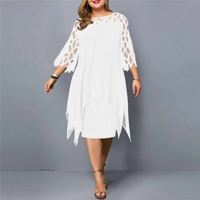 Farverig plus size festkjole til kvinder. Komfortabelt snit og stilfuldt look for enhver begivenhed.