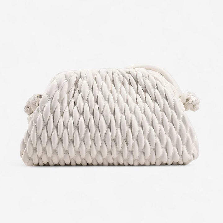 Elegant, rummelig dame skuldertaske i klassisk design, perfekt til hverdag og stilfuld opbevaring.