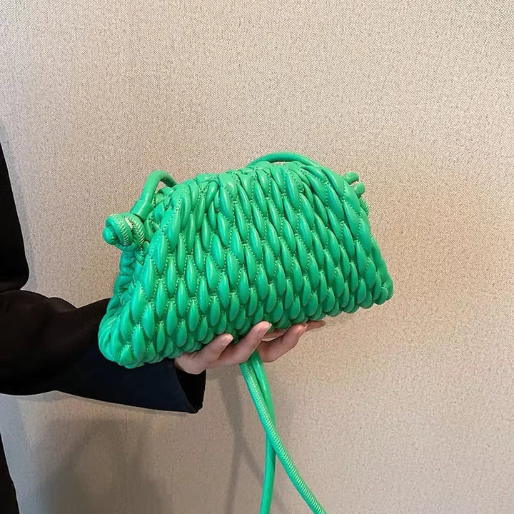 Letvægts dame skuldertaske, alsidig og rummelig, designet for komfort hele dagen lang.