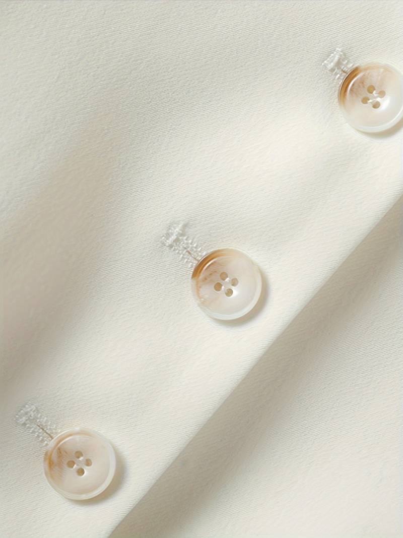Lys skræddersyet kvindevest. Ideel til at skabe en frisk og elegant stil i enhver mode-garderobe.
