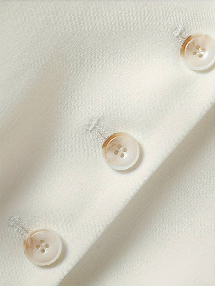 Lys skræddersyet kvindevest. Ideel til at skabe en frisk og elegant stil i enhver mode-garderobe.