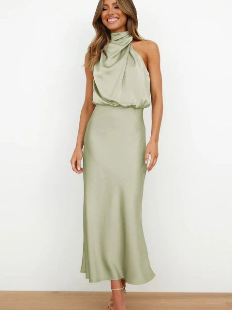 Stilfuld midikjole for kvinder. Figursyet, skulderfri festkjole med romantisk elegance, ideel til sommerens begivenheder.