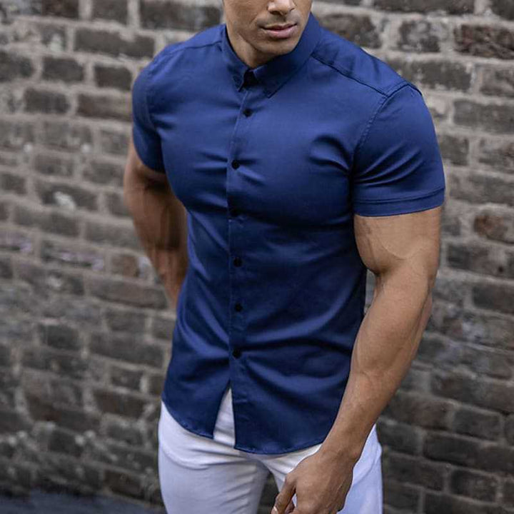 Moderne elegant slim-fit skjorte til mænd. Stilfuld og komfortabel, perfekt til herremode.