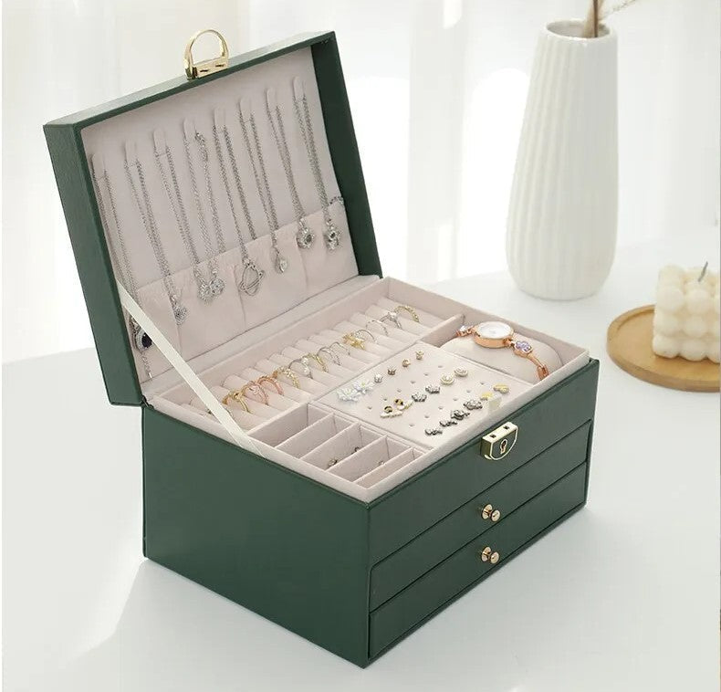 Organiseret smykkeskrin til alle dine accessoires. Perfekt til øreringe, ringe og armbånd.