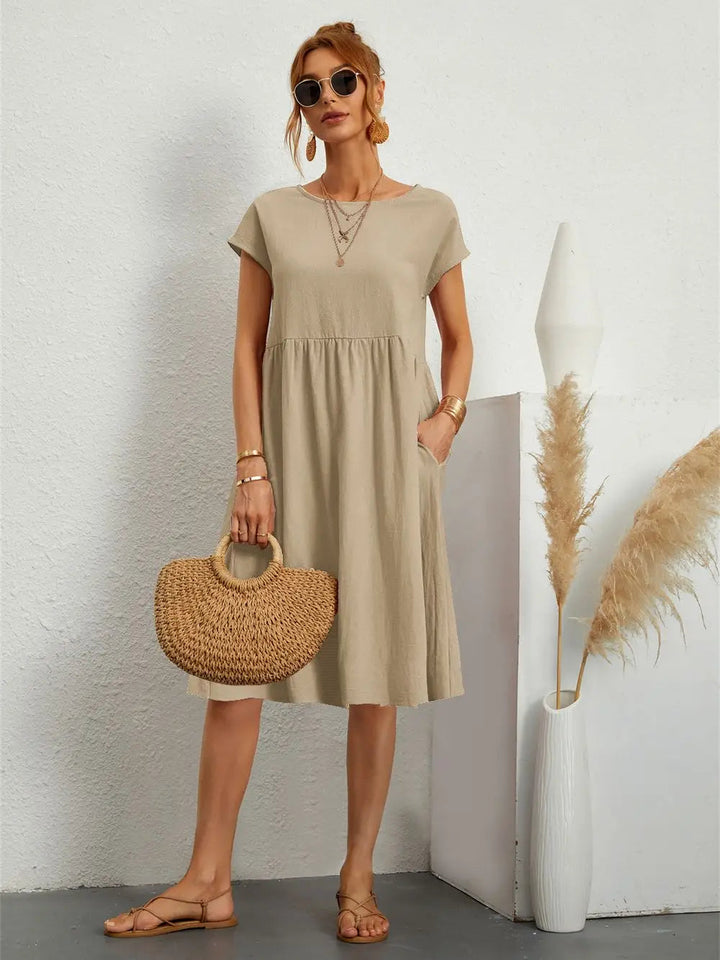 Trendy fashion sommerkjole til kvinder. Elegant design perfekt til modebevidste kvinder.