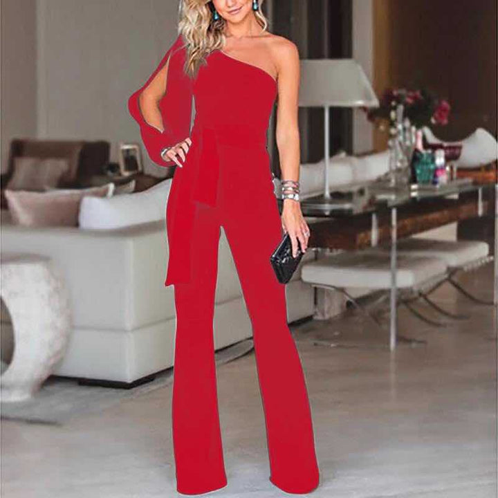 Kvinde jumpsuit med et strålende look, klar til fejring og fest.