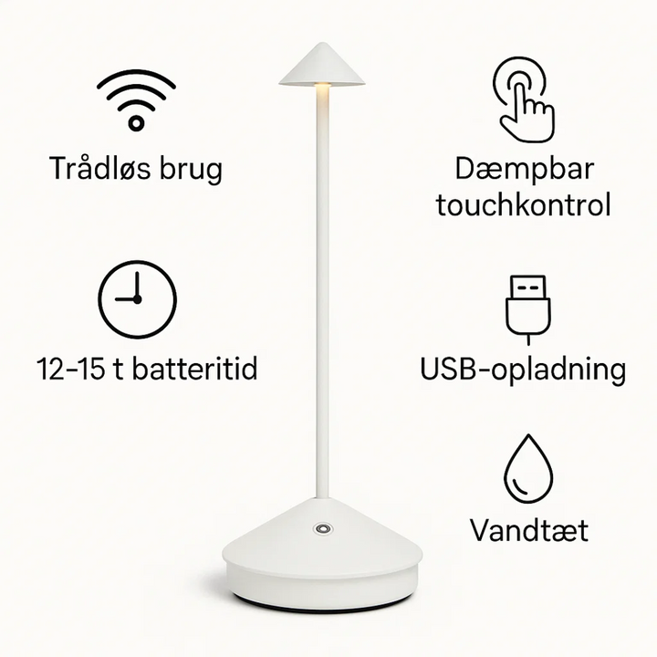 Hvid trådløs bordlampe på træbord. Dæmpbart lys skaber afslappet atmosfære i stuen.