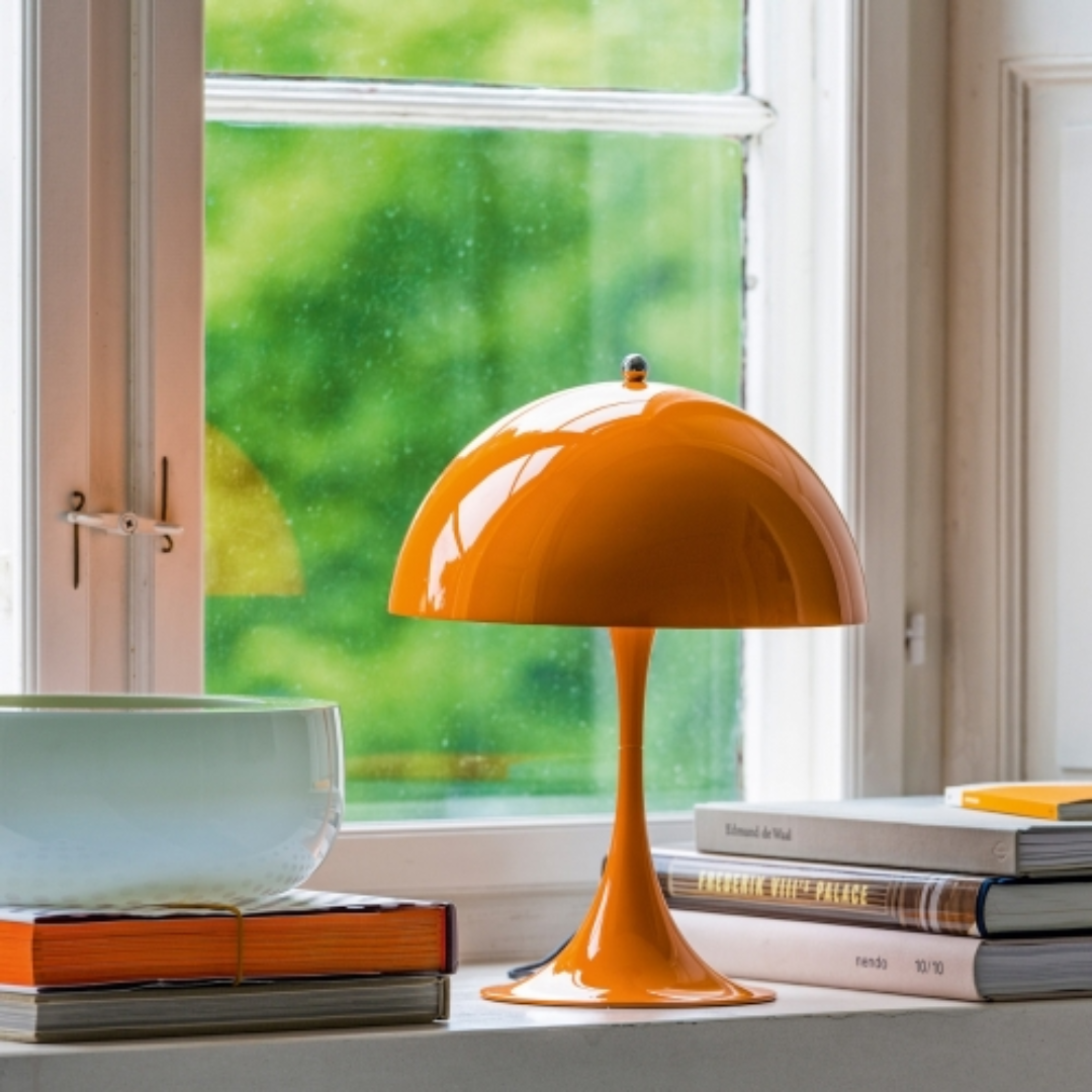 Dekorativ trådløs lampe med LED. Genopladelig bordlampe der giver varm og stemningsfuld belysning.