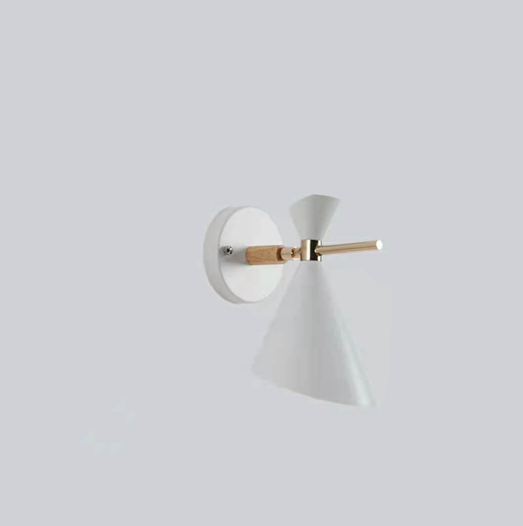 Skandinavisk væglampe med minimalistisk udtryk. Perfekt til moderne belysning og hyggelig atmosfære.