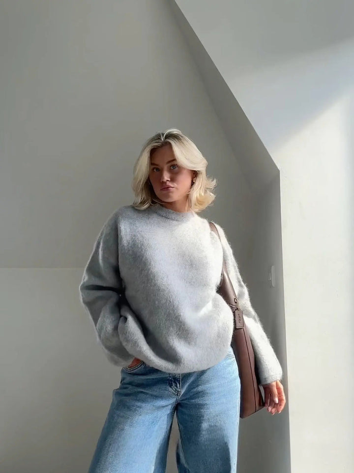 Komfortabel kastanje damepullover i strik. Stilfuld vinterstrik og elegant loungewear for damer.