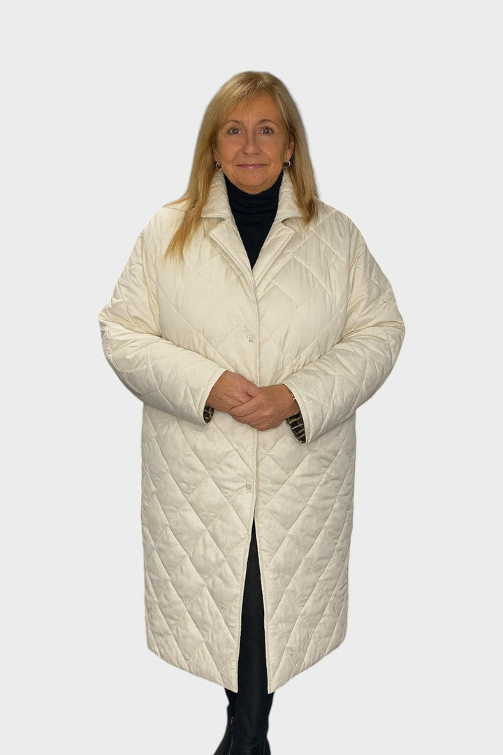 Smart vendbar damejakke. Vælg mellem tidløs elegance eller et vovet leopardlook til hverdag og fest.