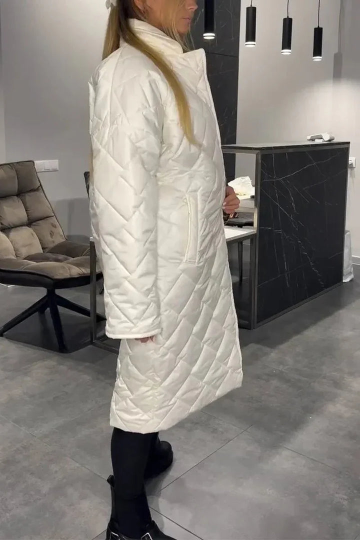 Damejakke: Elegant design og praktisk vendbar funktion. Leopardfor tilføjer et modigt touch til ethvert outfit.
