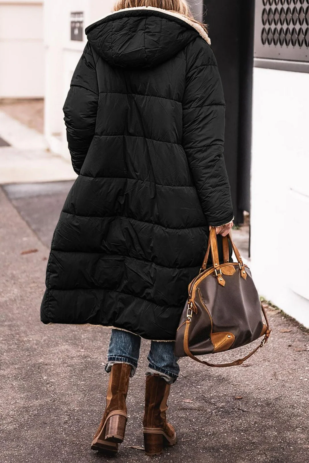 Luksuriøs vendbar kvindefrakke, perfekt til efterår og vinter. Elegant og komfortabel mode.