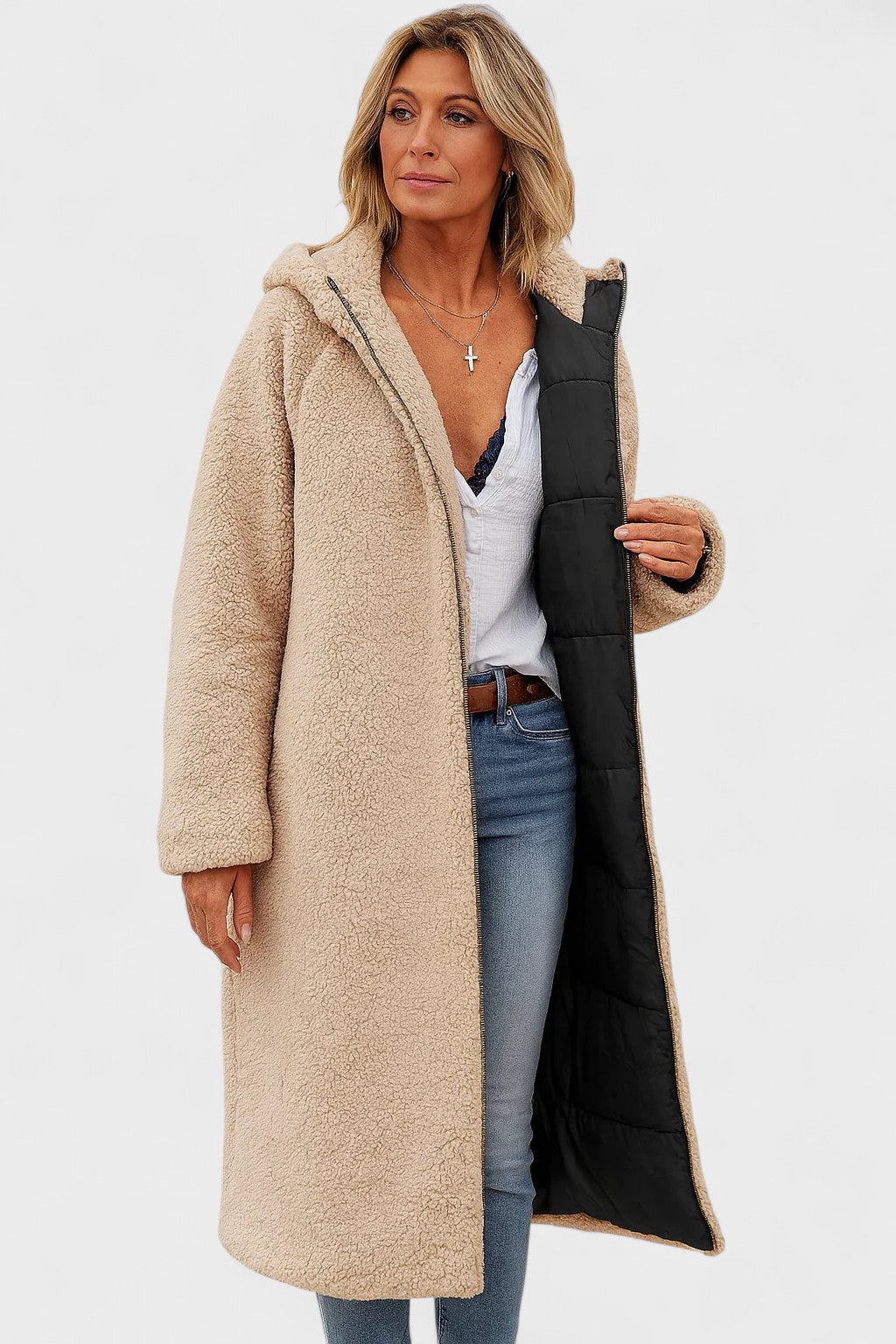 Komfortabel damefrakke, vendbar, tilføjer elegance og stil til din garderobe. Alsidig og klassisk.