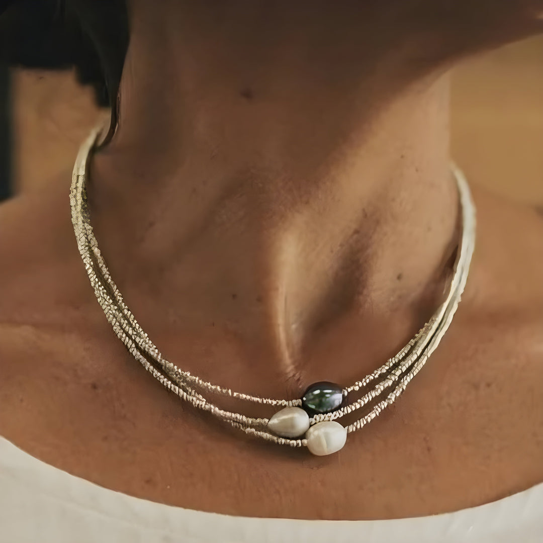 Elegant vintage dame halskæde med smukke naturperler. Håndlavet perlekæde til kvinder.
