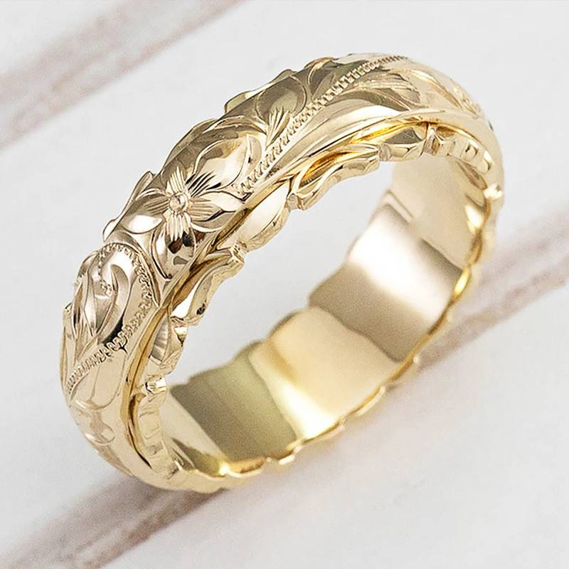 Elegant vintage guldring til kvinder med detaljeret blomsterdesign, et tidløst smykke.