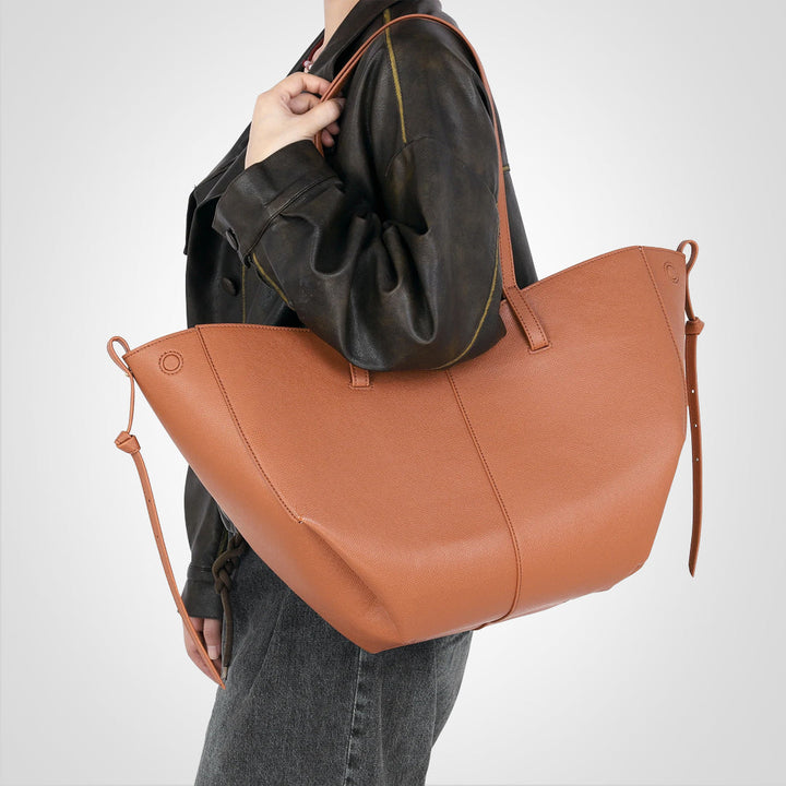 Elegant vintage skuldertaske til kvinder i brun læderlook, perfekt til hverdag og fest.