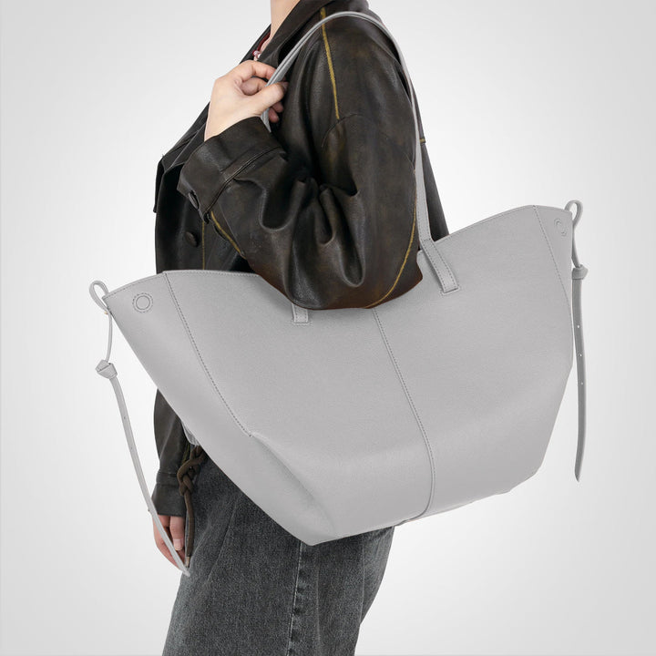 Lysegrå vintage skuldertaske til kvinder, en stilfuld og organiseret mode accessories til enhver anledning.