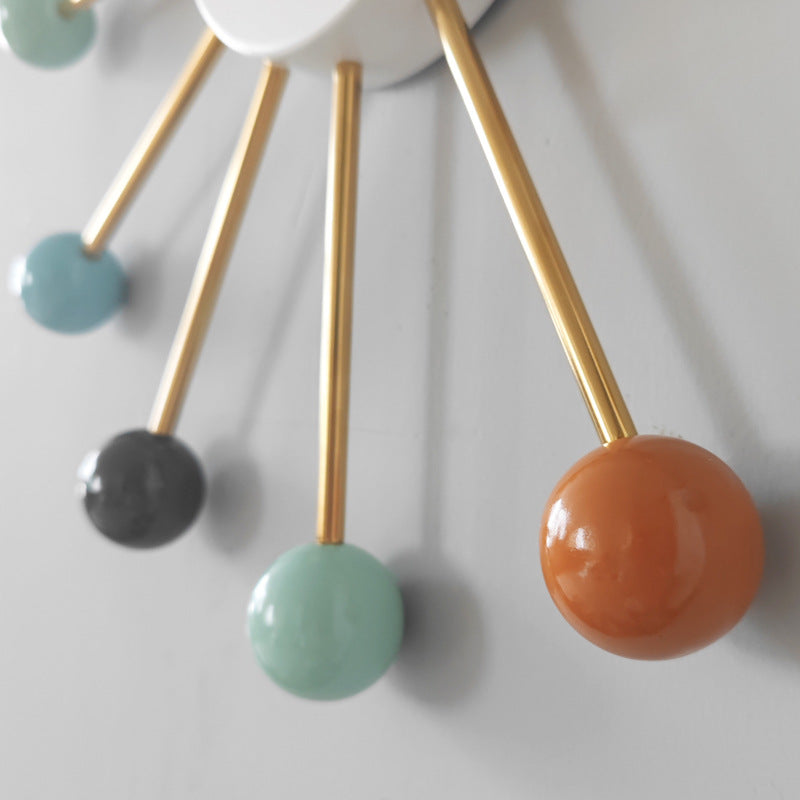 Elegant 21-tommers lydløst vægur, moderne design, lydløst quartz-urværk, stor jernramme, minimalistisk stil.