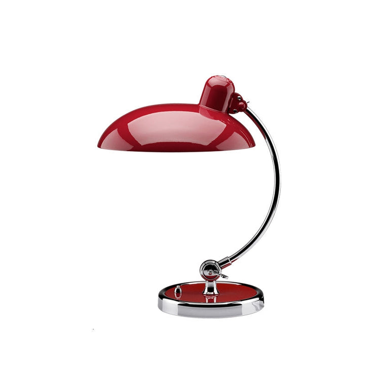 Elegant Bauhaus bordlampe i metal med et klassisk formsprog og alsidige farvemuligheder, ideel til stilfuld indretning.