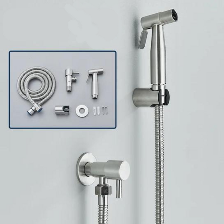 Elegant bidet håndbruser i rustfrit stål med fleksibel slange, ideel til komfort og hygiejne på badeværelset, grå-sort.