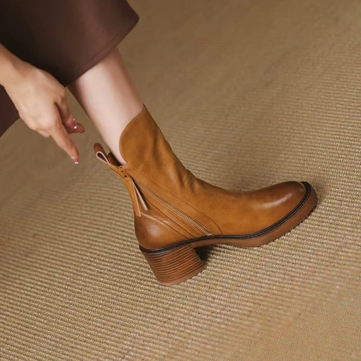 Stilfulde dame ankelstøvler med blokhæl & spids snude, ideelle til et smart hverdagslook.