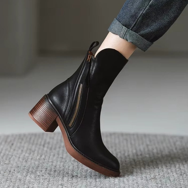 Klassiske dame ankelstøvler med elegant spids snude & robust blokhæl. Perfekte kvindesko.