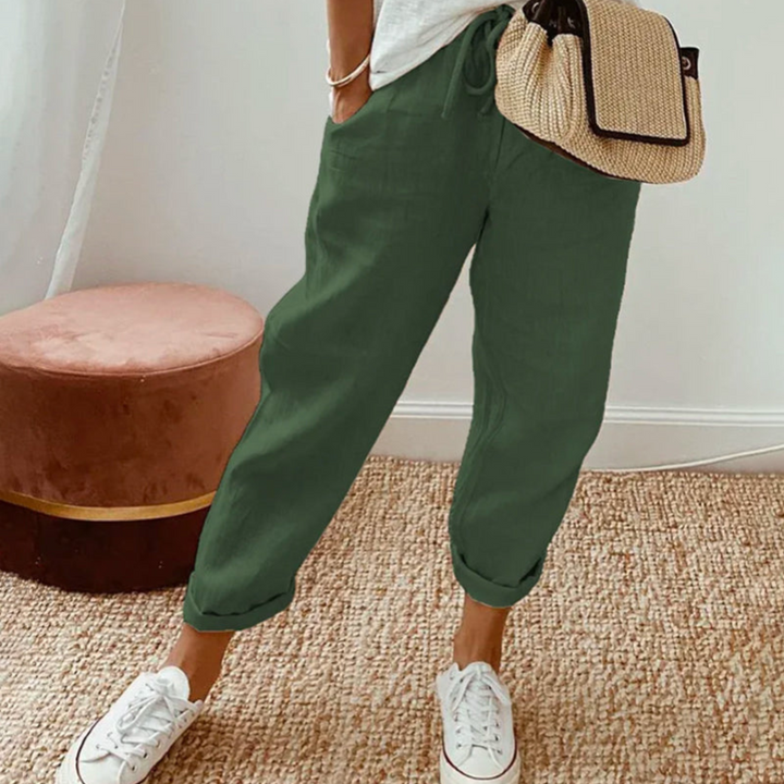 Stilfulde dame hørbukser med elegant løs pasform og åndbart materiale, perfekt til sommerkomfort.