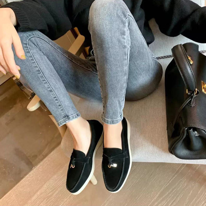 Komfortable slip-on dame loafers, perfekte som hverdagssko. Elegante flade sko med spids tå design.
