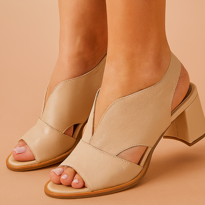 Elegante dame pumps med åben tå og komfortabel blokhæl. Perfekt til sommer og festlige lejligheder.