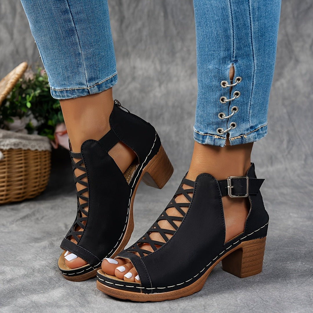 Elegante dame sandaler i sort med ortopædisk komfort og unikt lattice design. Perfekte sommersko.