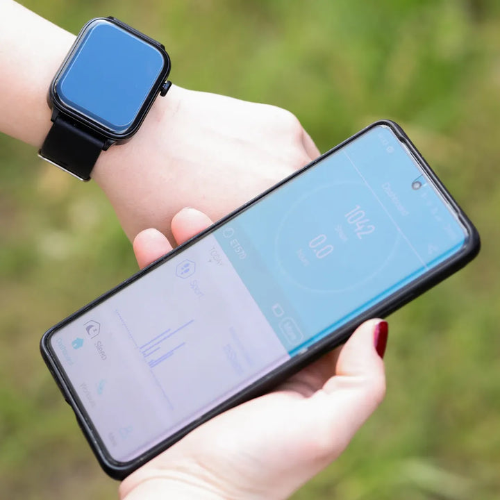 Elegant FitPro Ultra Smartwatch, vandtæt, alsidig skærm, sundheds- og fitnesssporing, moderne design.