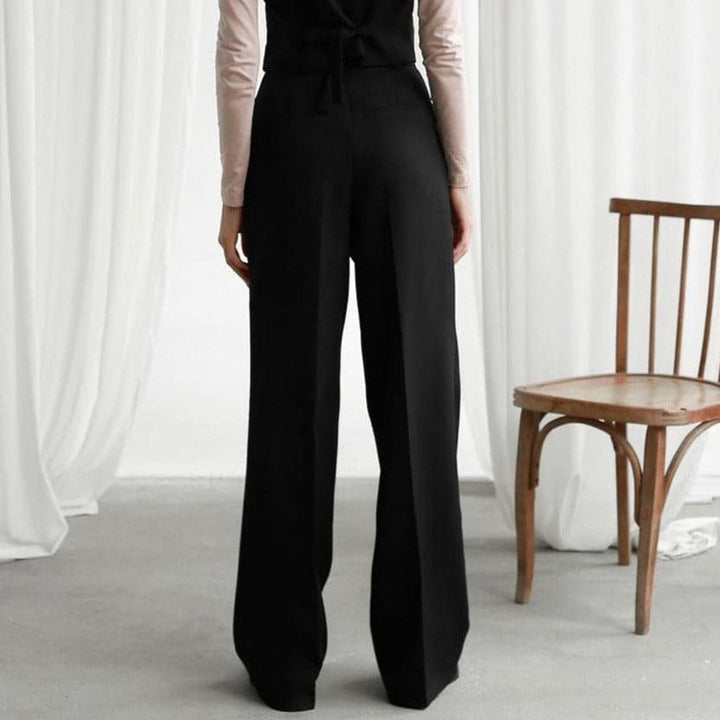 Brune elegante plisserede bukser, højtaljede med vide ben. Alsidige fest- eller sommerbukser med et klassisk look.