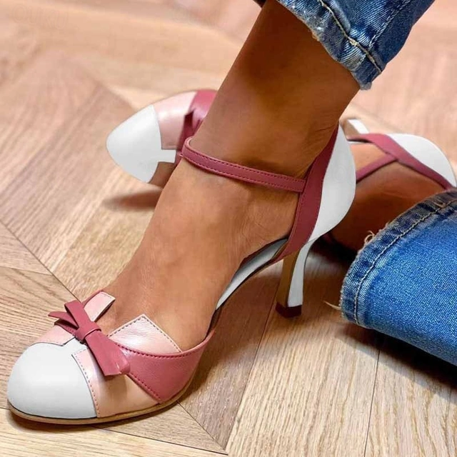 Hvide damesandaler med hæl, ideelle til enhver lejlighed. Komfortable og stilfulde elegante sommersko.