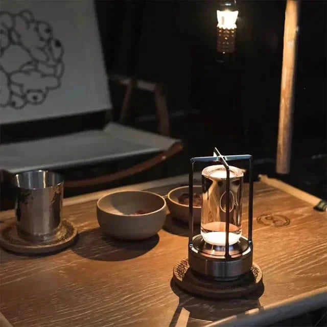 Elegant krystal bordlampe i rustfrit stål med touchbetjening og dæmpbar belysning i et luksuriøst design.