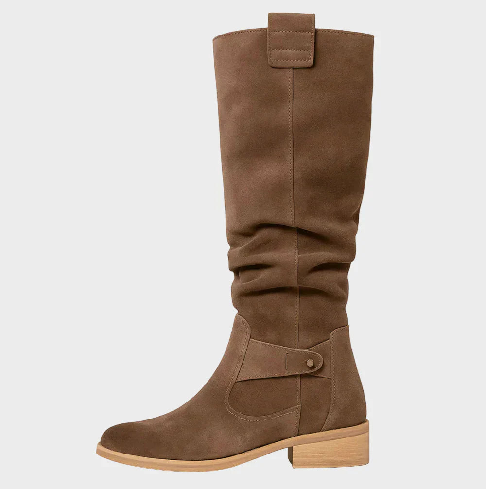 Beige elegante kvindersko. Komfortable og klassiske, perfekte som alsidigt fodtøj til enhver lejlighed.