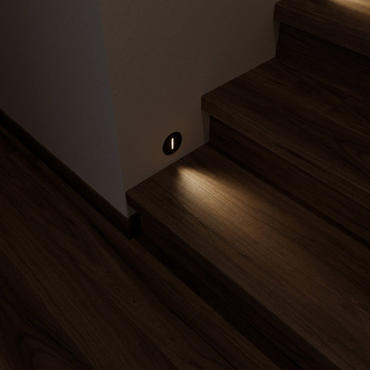 Elegant LED-sensorlampe til trapper, aluminium, moderne form, energibesparende, i funktion ved mørke og bevægelse