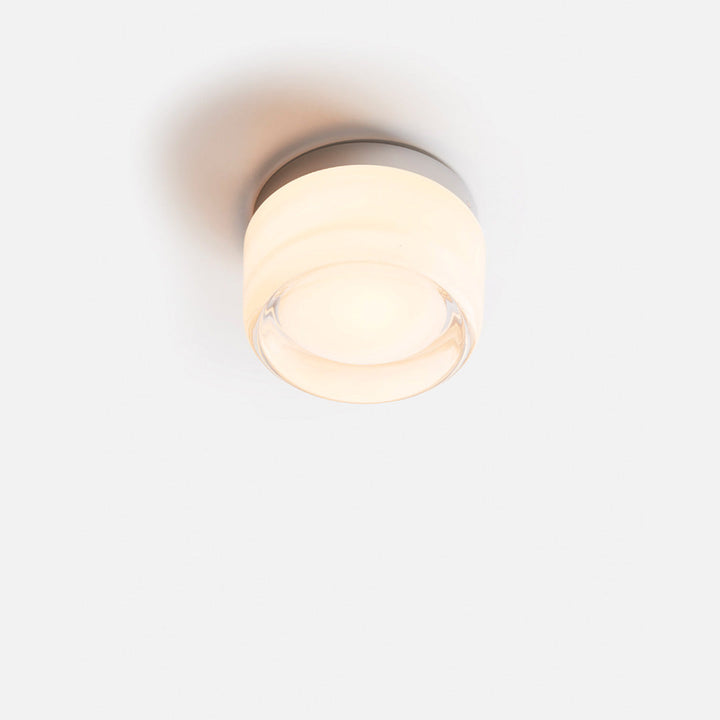 Elegant LED-væglampe i moderne design af akryl og aluminium, perfekt accent til stilfulde interiører