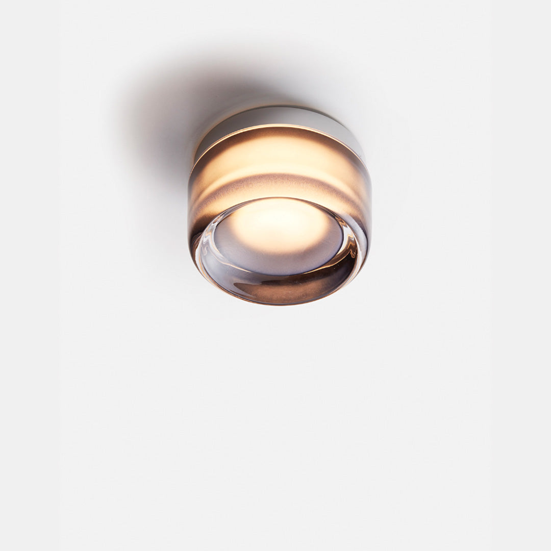 Elegant LED-væglampe i moderne design af akryl og aluminium, perfekt accent til stilfulde interiører