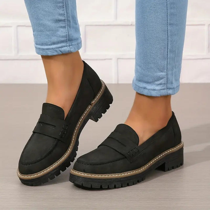 Elegante ortopædiske hjemmesko til kvinder og mænd, i læder, skridsikker, polstret sål, komfort og støtte, beige.