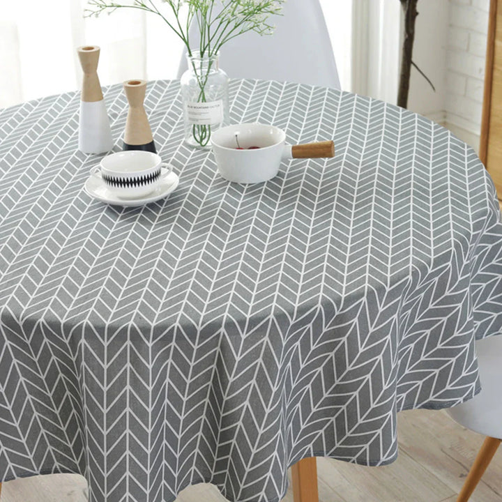 Elegant rund dug med festligt udseende, bringer vinterligt design og varm charme til dit spisebord.