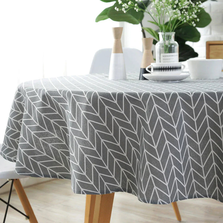 Elegant rund dug med festligt udseende, bringer vinterligt design og varm charme til dit spisebord.