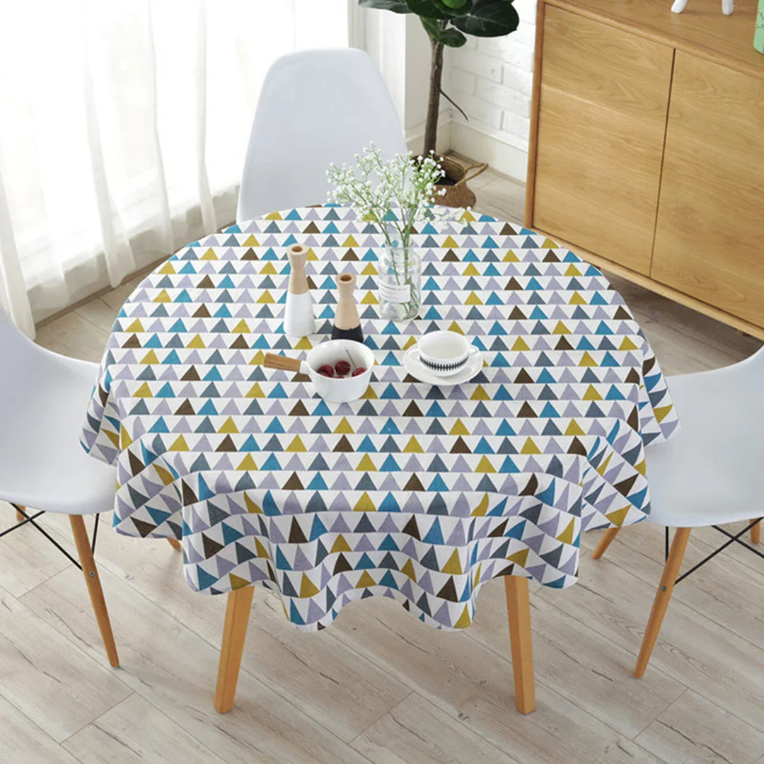 Elegant rund dug med festligt udseende, bringer vinterligt design og varm charme til dit spisebord.