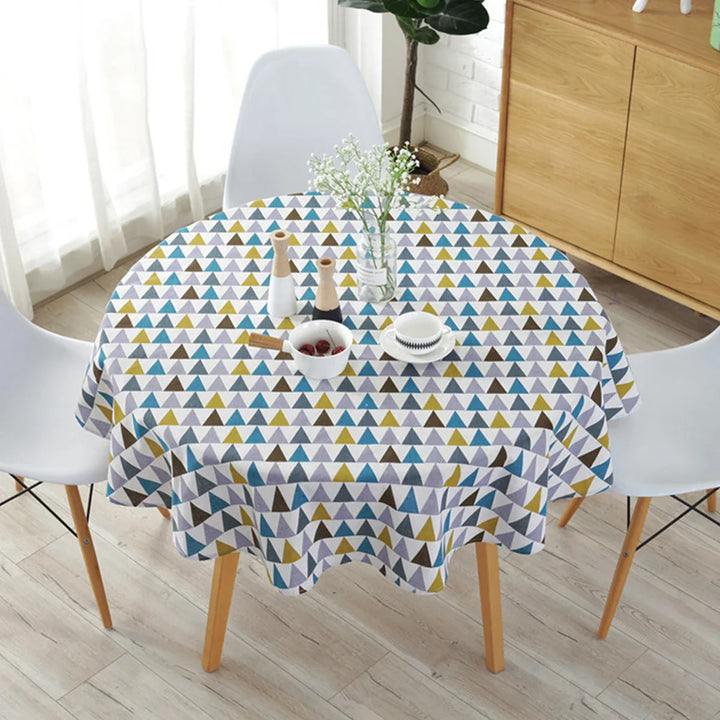 Elegant rund dug med festligt udseende, bringer vinterligt design og varm charme til dit spisebord.