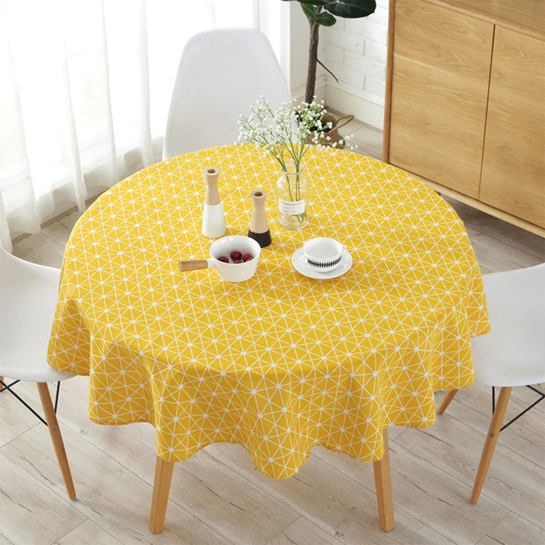 Elegant rund dug med festligt udseende, bringer vinterligt design og varm charme til dit spisebord.