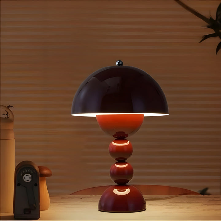 Elegante Tischlampe im skandinavischen Stil mit dimmbarem LED-Licht und weißen Akzenten, inspiriert von Blumen.