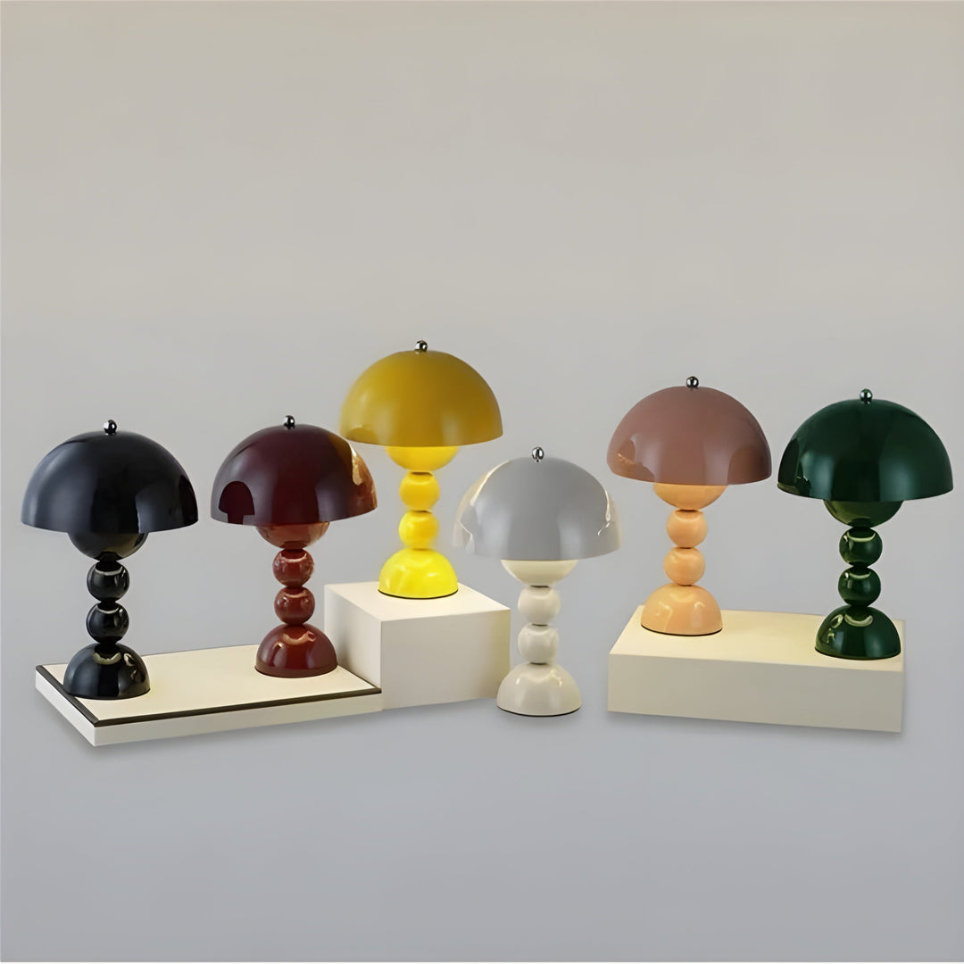 Elegante Tischlampe im skandinavischen Stil mit dimmbarem LED-Licht und weißen Akzenten, inspiriert von Blumen.